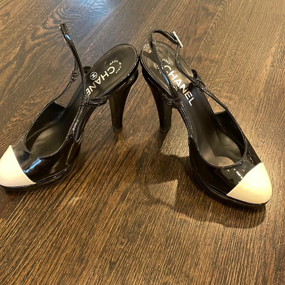 Chanel pump